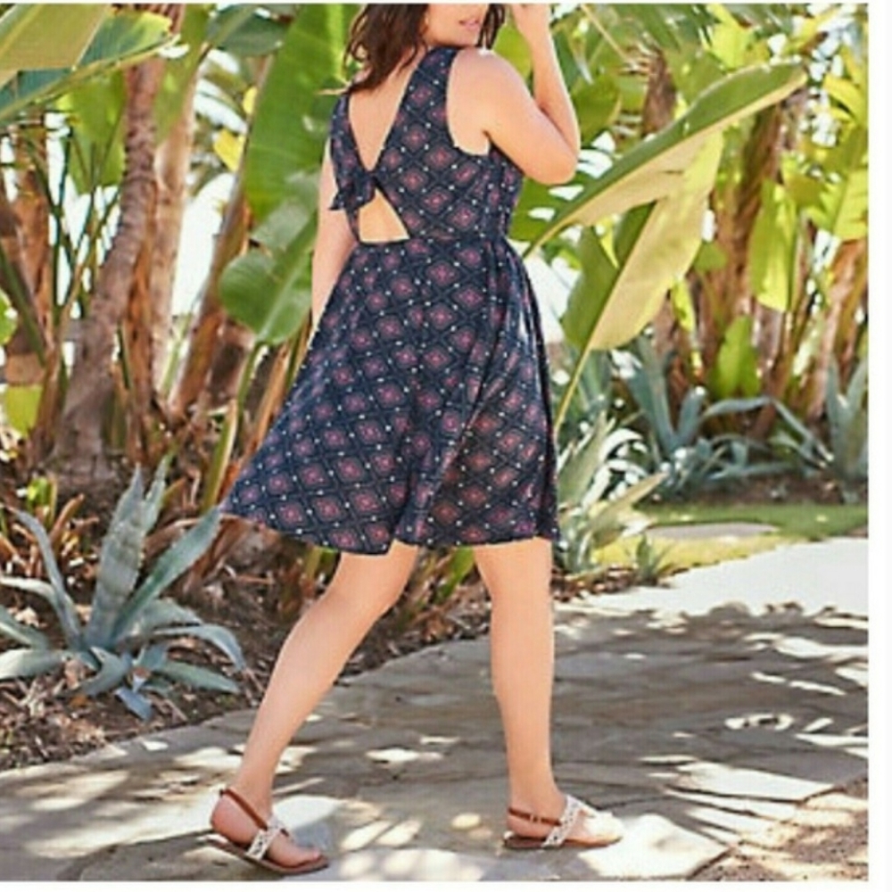NWOT TORRID NAVY MEDALLION TIE BACK DRESS